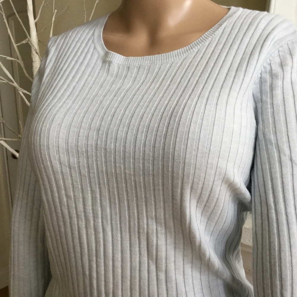 IVANKA TRUMP NWOT ICE BLUE SWEATER